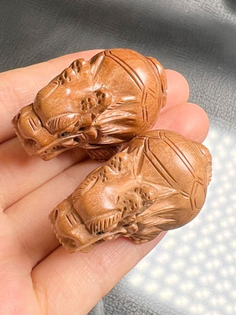 0615166   桃の木素材龍亀手彫り2個セット　約24*42ミリ