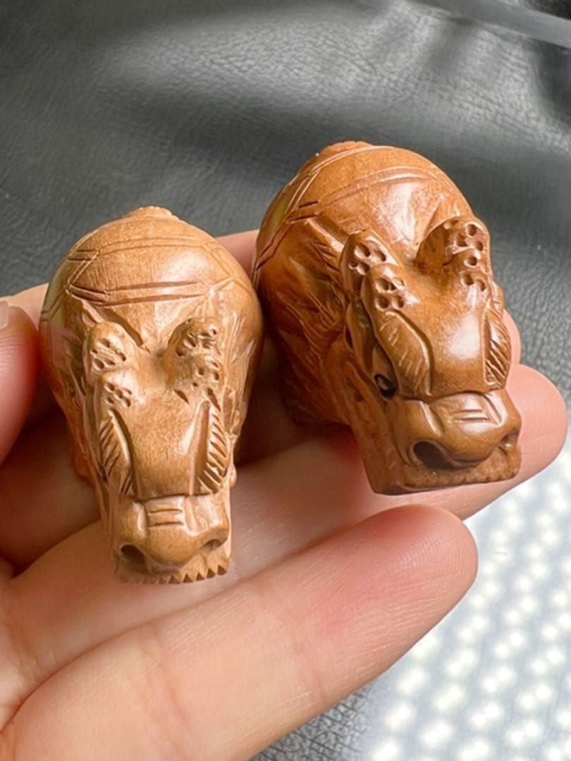 0615166   桃の木素材龍亀手彫り2個セット　約24*42ミリ