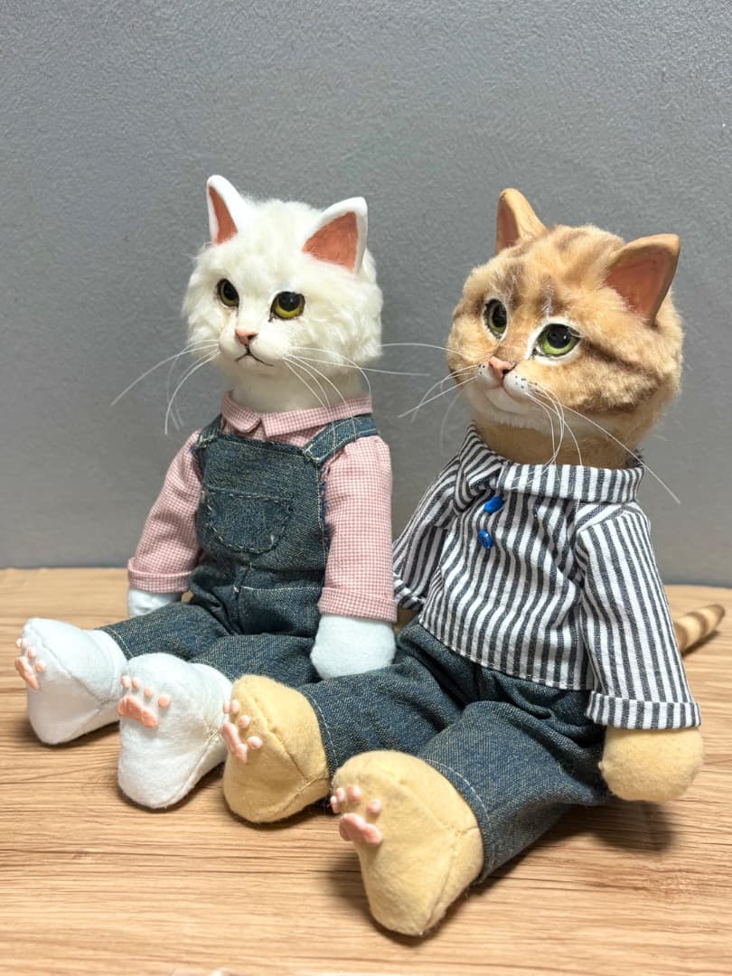 白猫と茶トラ仲良し2匹のアートドール　【ハンドメイド】猫ぬいぐるみ　羊毛フェルト