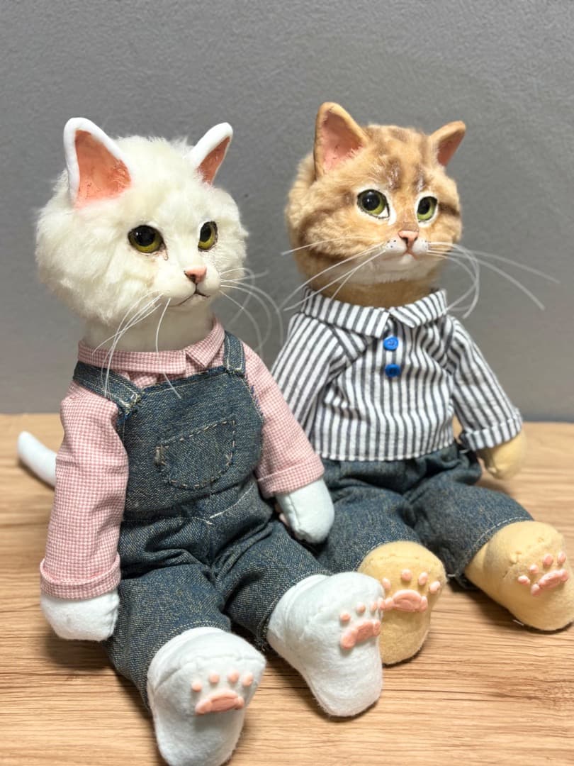白猫と茶トラ仲良し2匹のアートドール　【ハンドメイド】猫ぬいぐるみ　羊毛フェルト