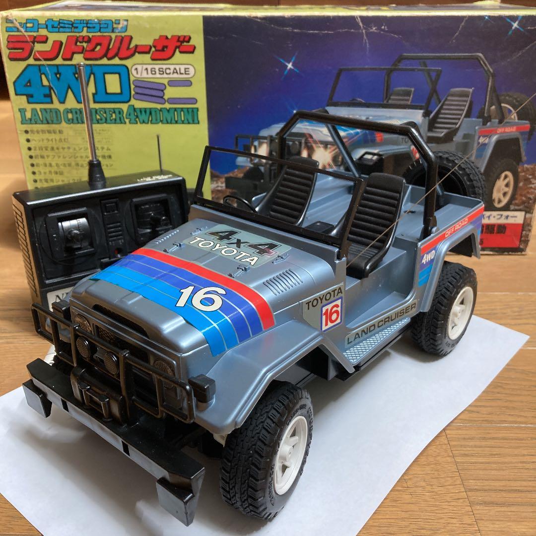 ラジコン　ランドクルーザー　4WD  箱付き　昭和