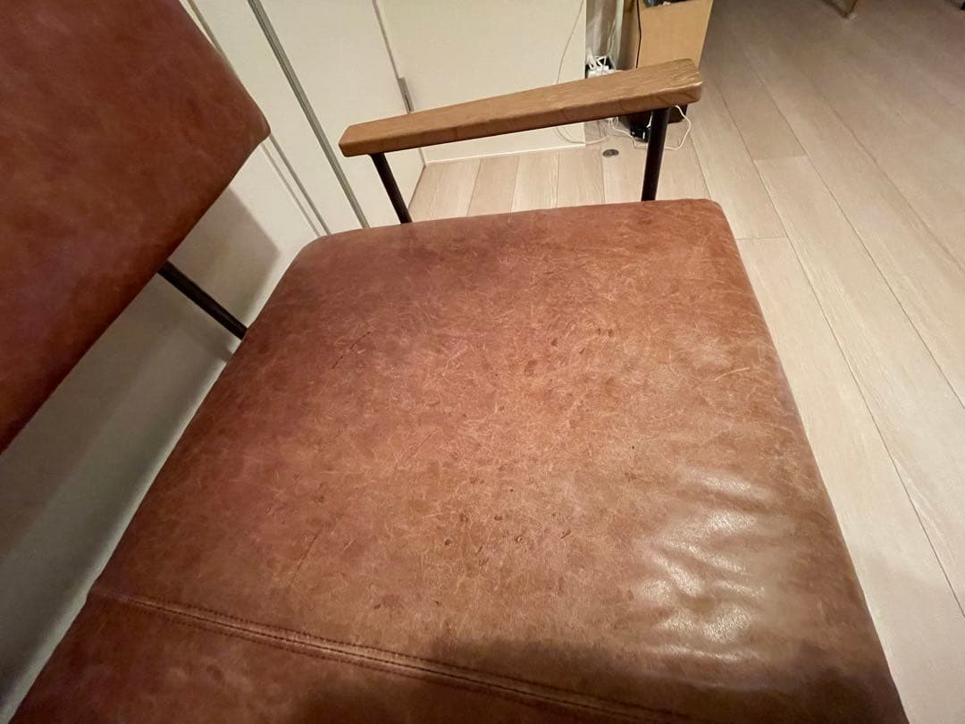 アデペシュ　３人掛けレザーソファ