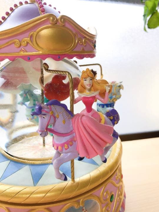 希少☆ディズニープリンセスメリーゴーランドのスノードーム - メルカリ