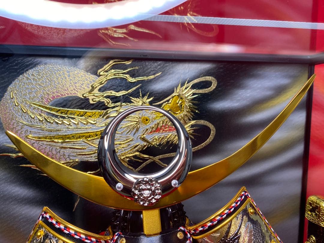 上杉謙信　東京久月　五月人形　家紋付き若大将飾りオルゴール付六角形ガラスケース入