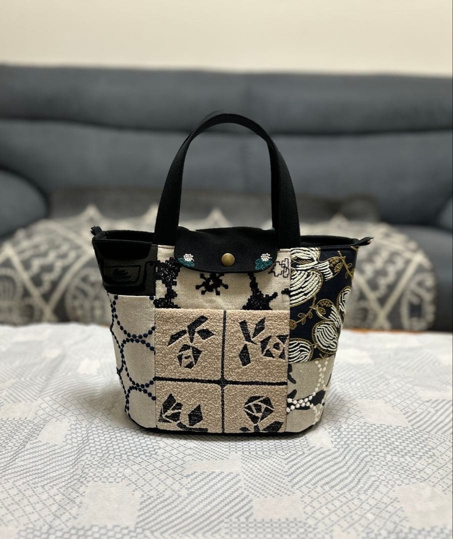 ハンドメイド ミナペルホネン パッチのオーバルトート(S) フラップ付き