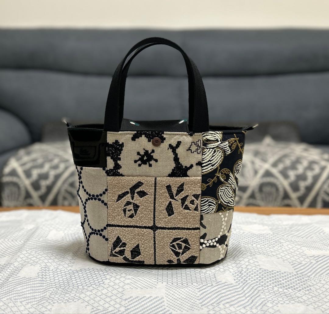 ハンドメイド ミナペルホネン パッチのオーバルトート(S) フラップ付き