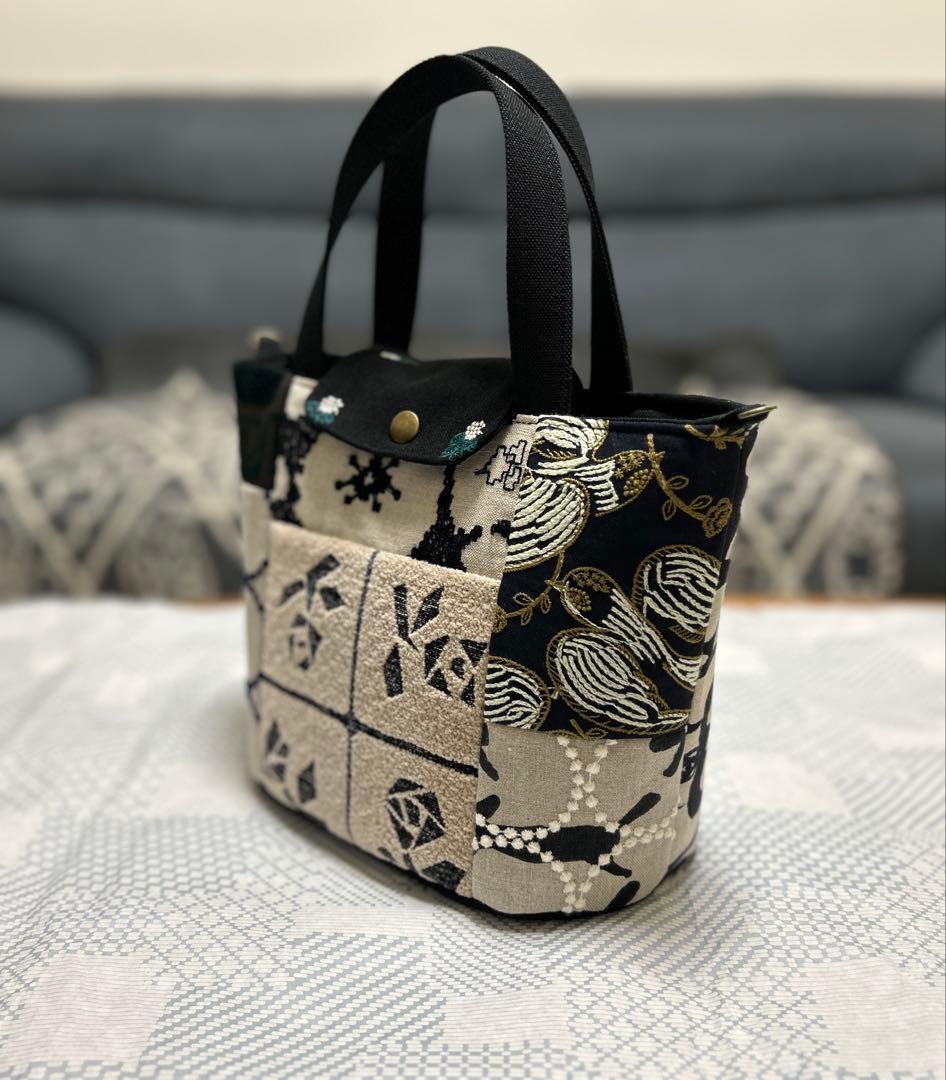 ハンドメイド ミナペルホネン パッチのオーバルトート(S) フラップ付き