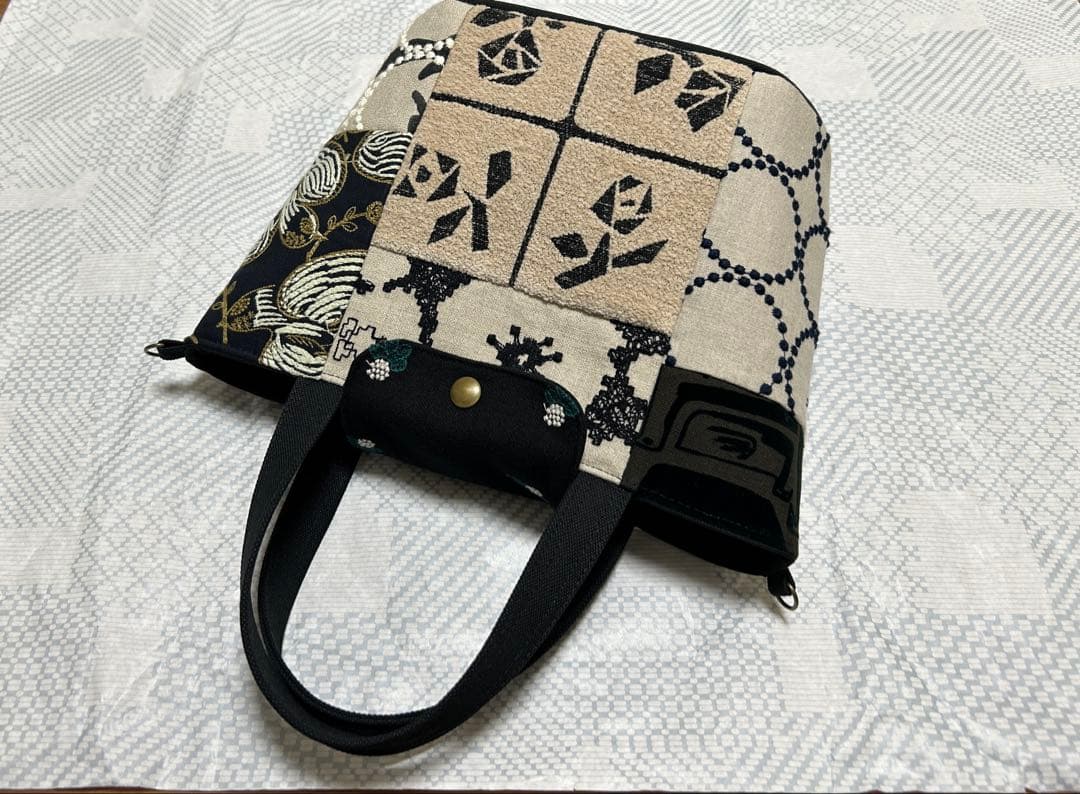 ハンドメイド ミナペルホネン パッチのオーバルトート(S) フラップ付き