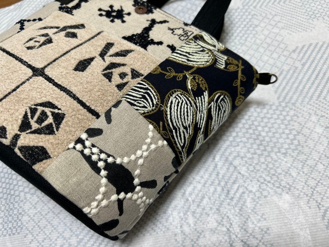 ハンドメイド ミナペルホネン パッチのオーバルトート(S) フラップ付き