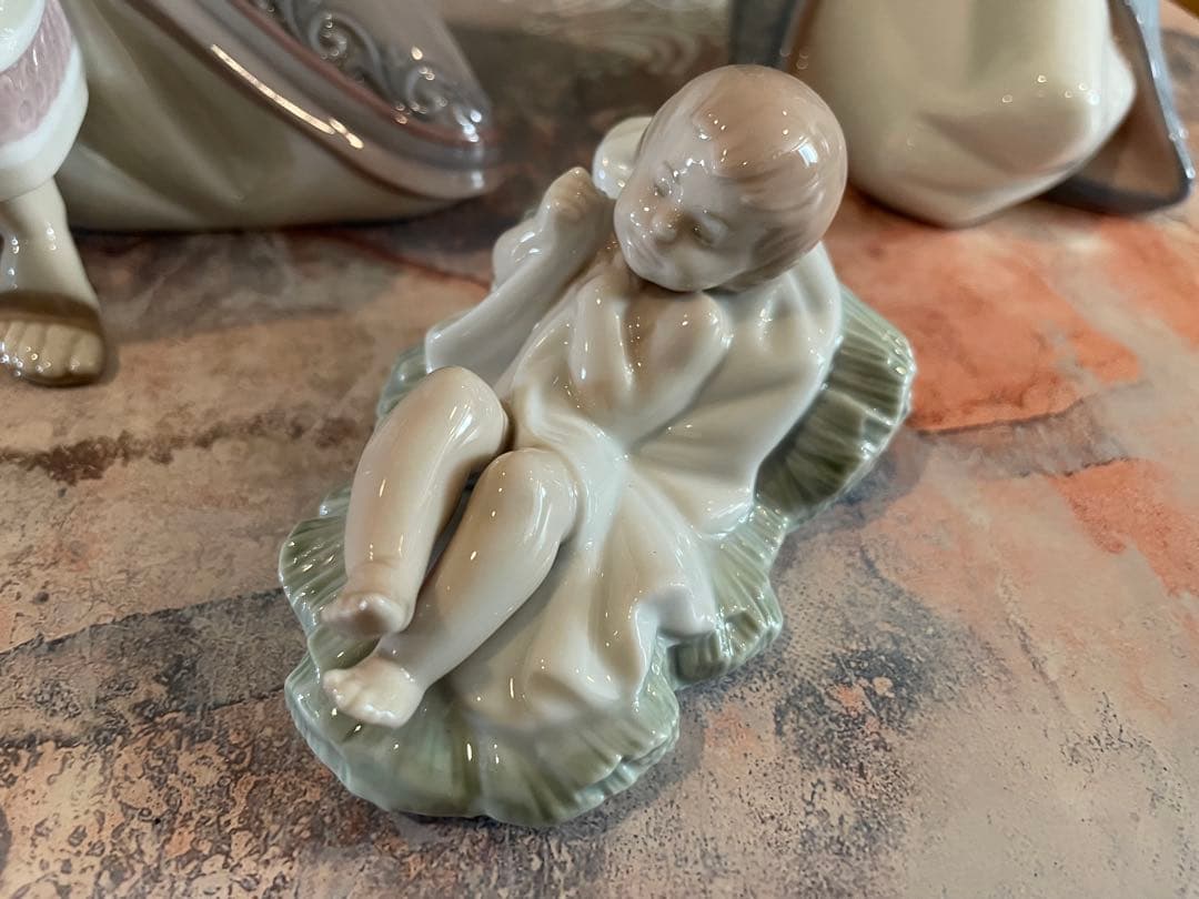 リヤドロ Lladro 聖なる夜 イエス、木の杖を持つヨセフ、聖母マリア