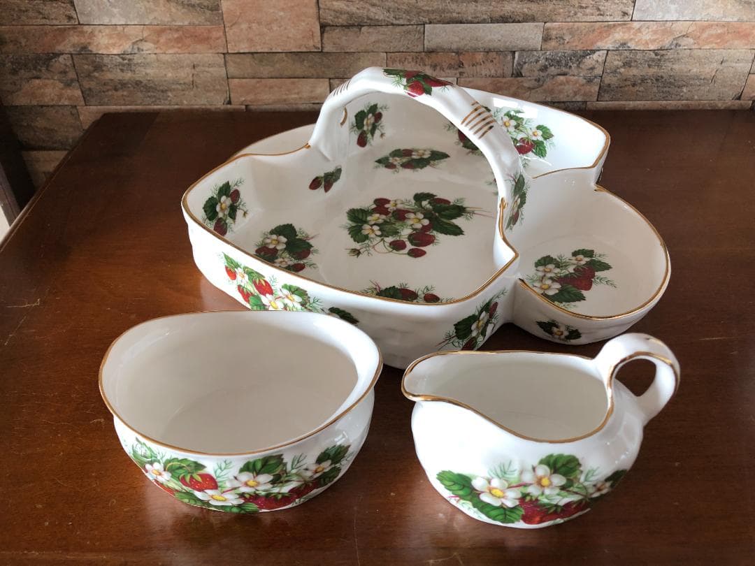 ストロベリーバスケット 3点セット ☆ ハマースレイ