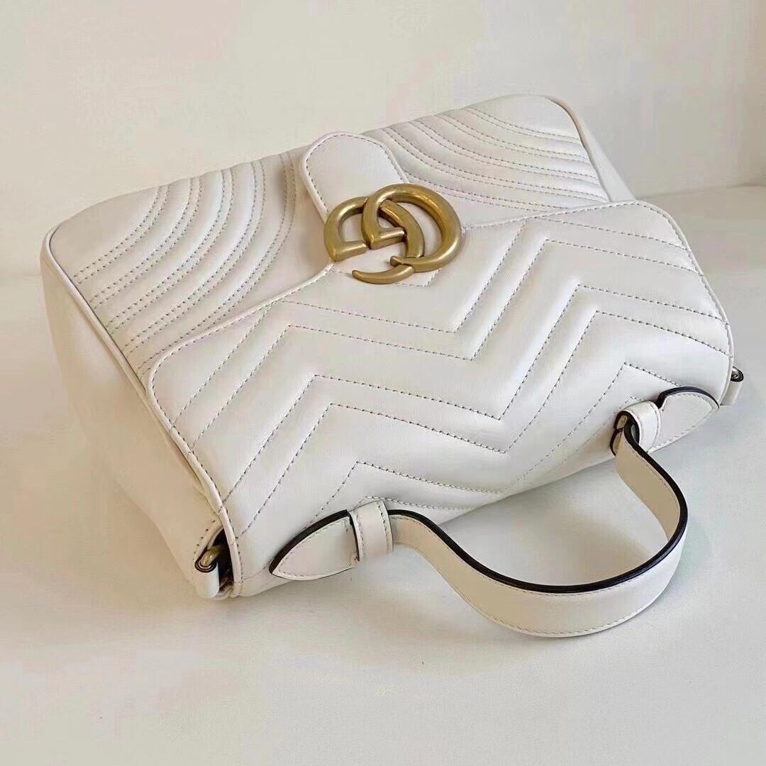 ホワイトキルティングバッグ 保存袋付き 中古