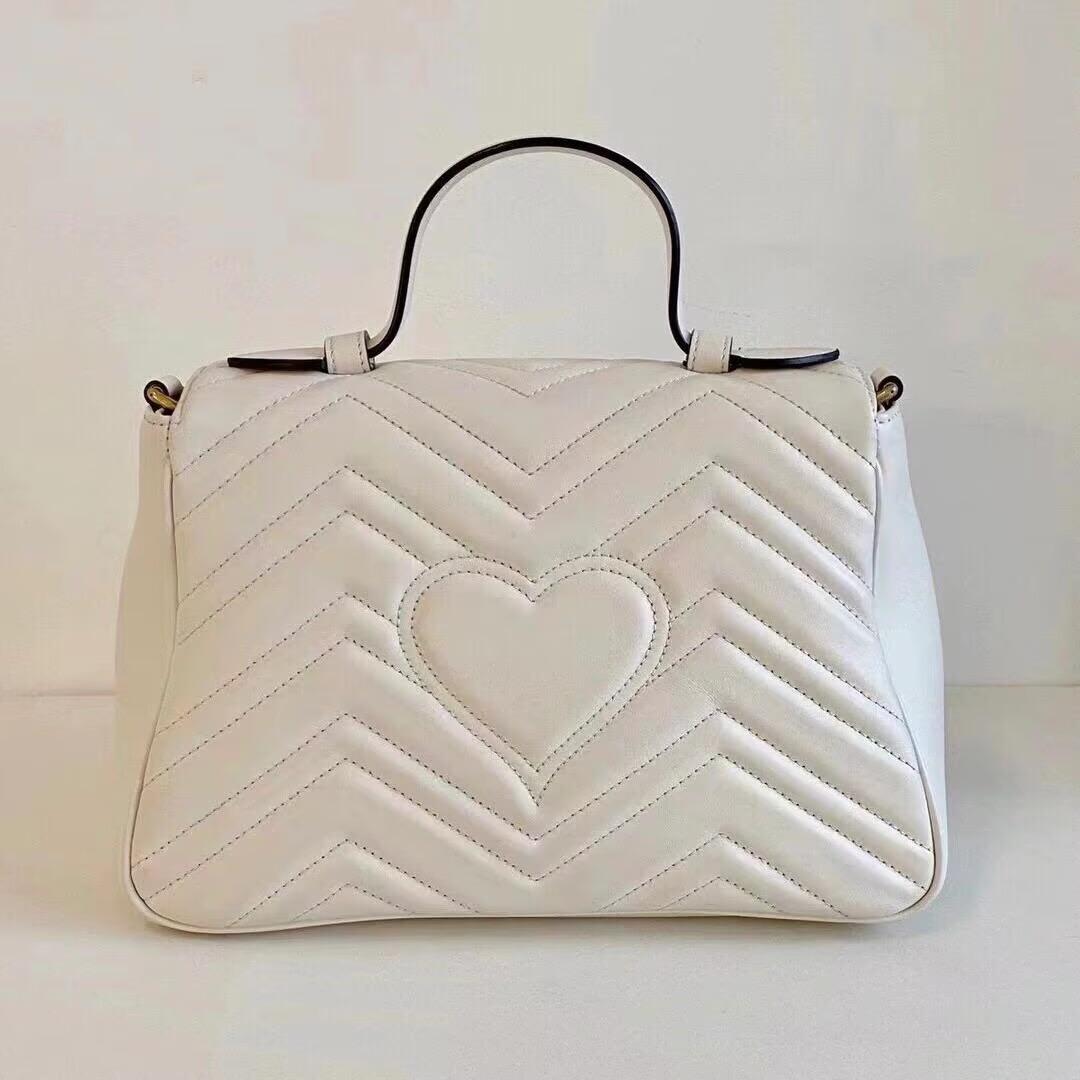 ホワイトキルティングバッグ 保存袋付き 中古