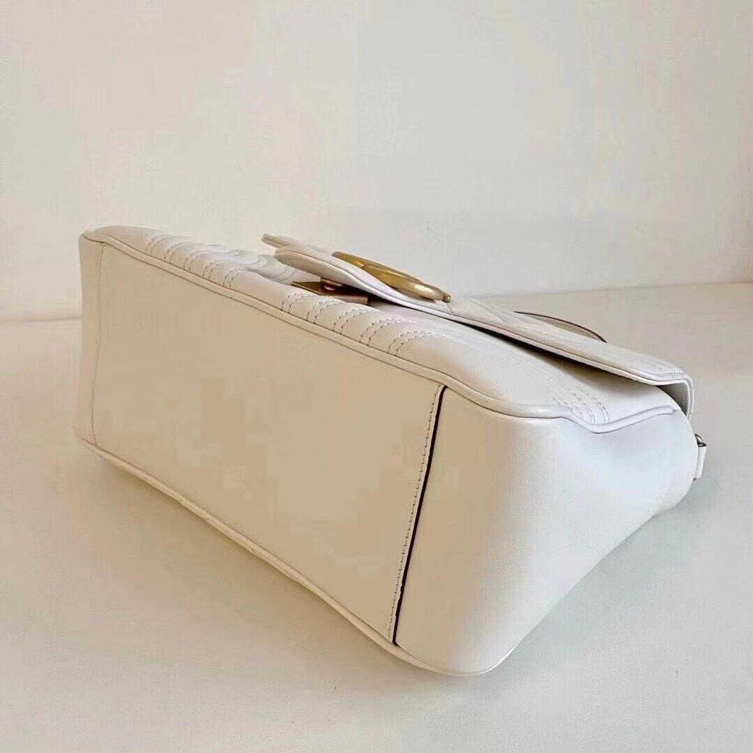 ホワイトキルティングバッグ 保存袋付き 中古