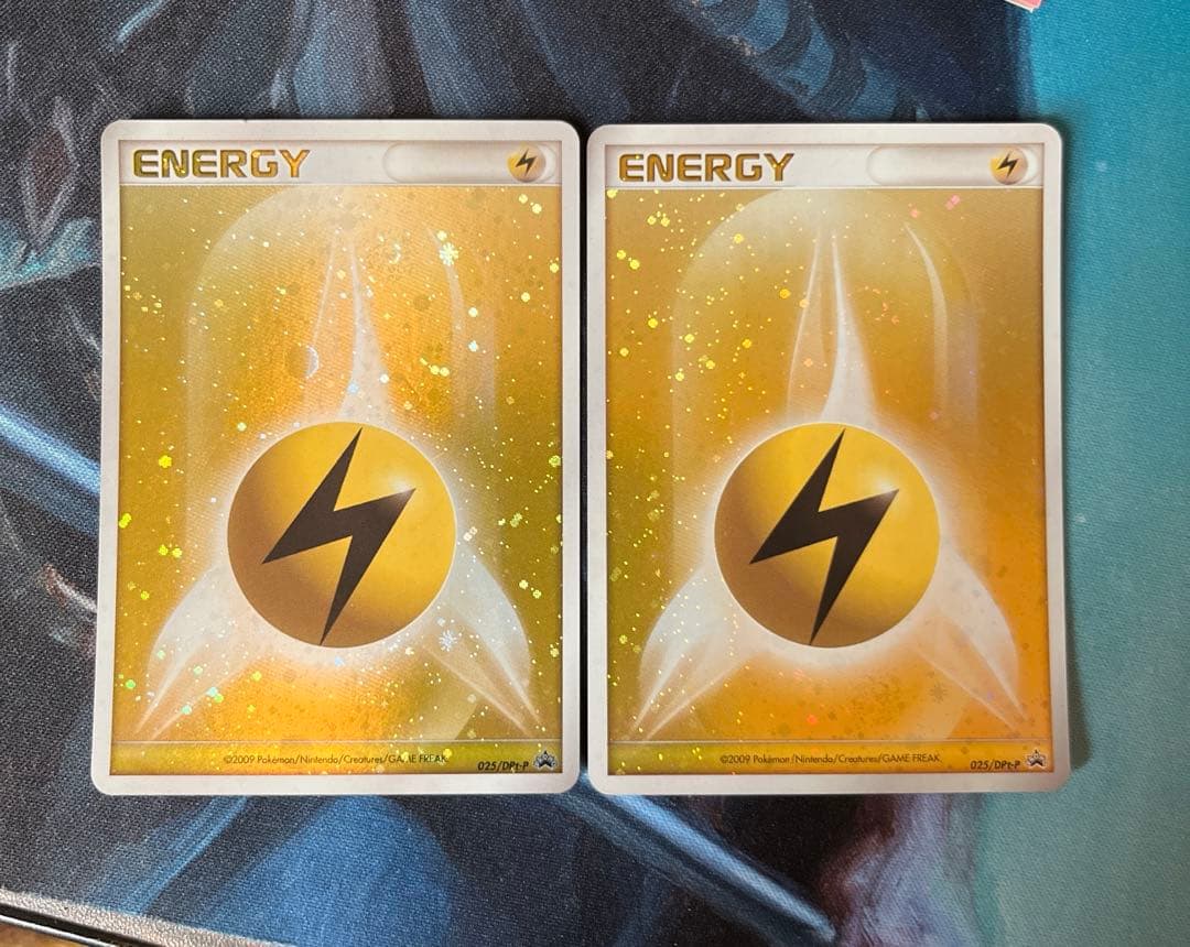 【希少・プレイ用】基本雷エネルギー dpキラ ブリザード レア 2009 2枚 基本雷エネルギー(キラ) 買取 | [S8a] 拡張パック 25th ANNIVERSARY