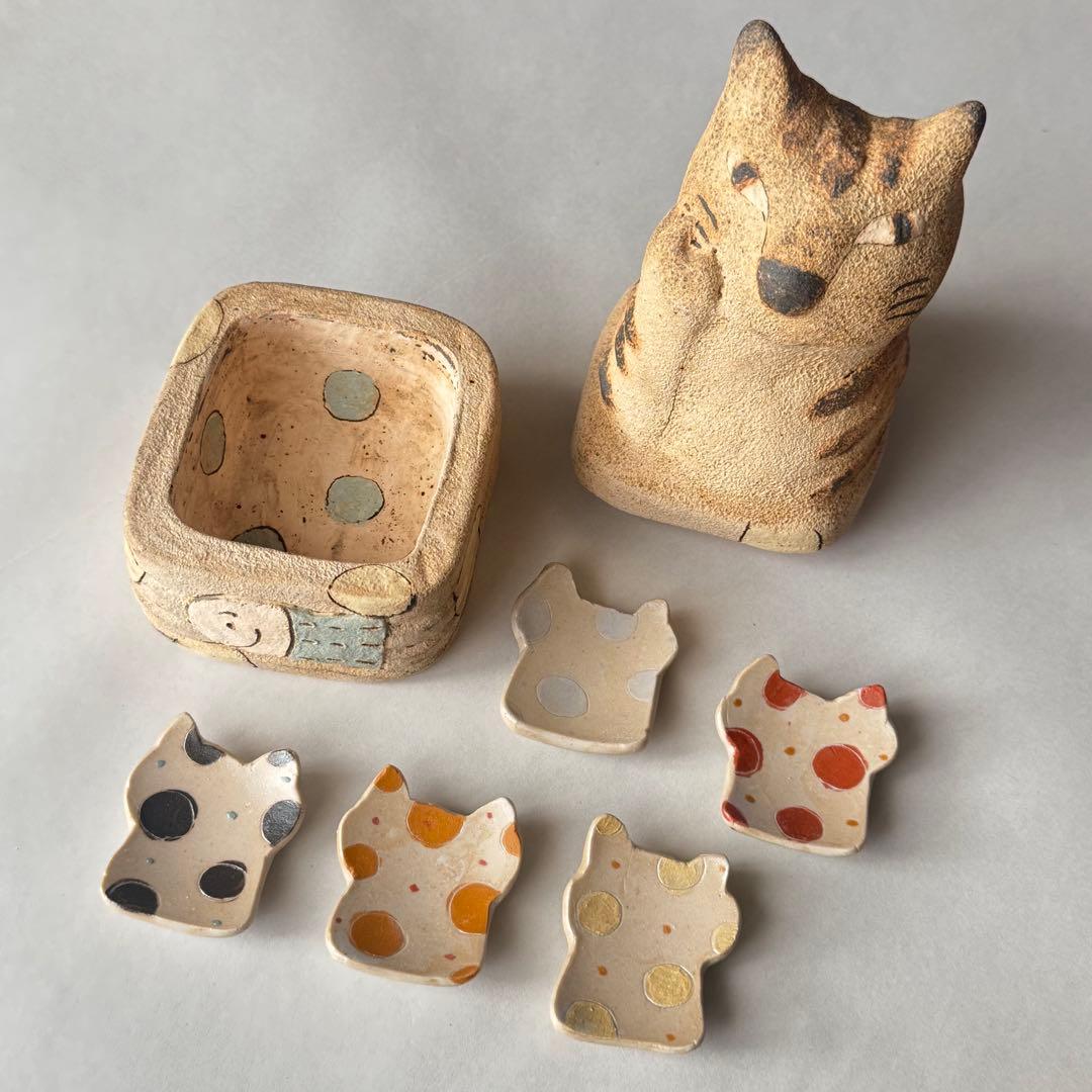 長田恵さん猫の陶器の入れ物と箸置きセット