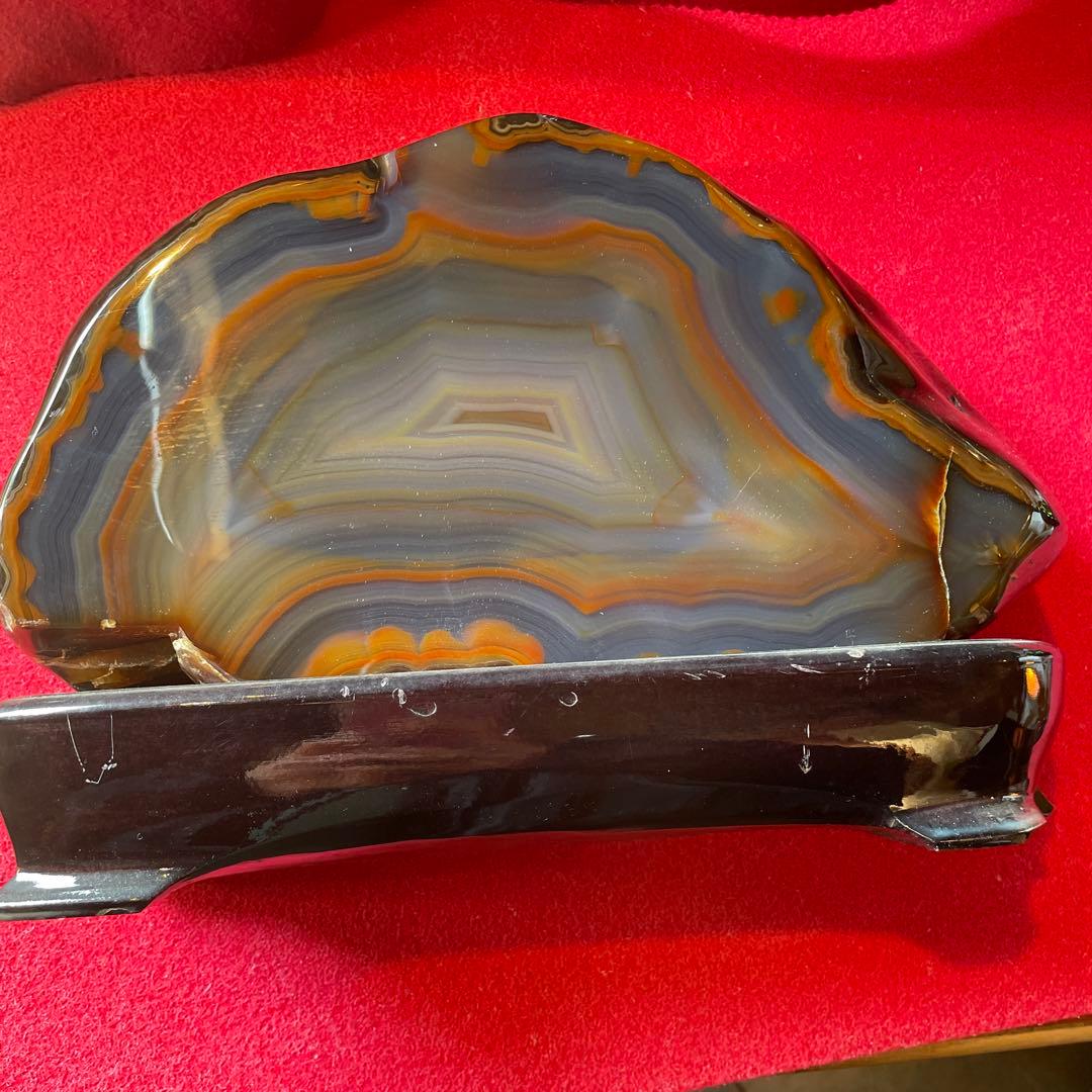 メノウの置物 黒色台座付き