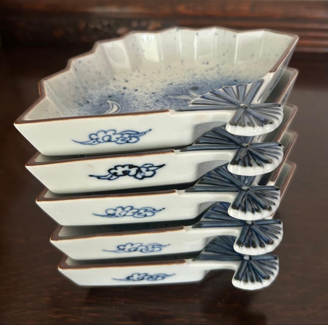 九谷焼　上出長右衛門窯　扇型　向付　小鉢　吹墨兎文 5個　①