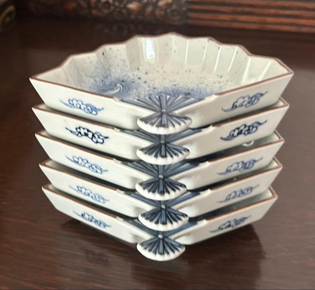 九谷焼　上出長右衛門窯　扇型　向付　小鉢　吹墨兎文 5個　①