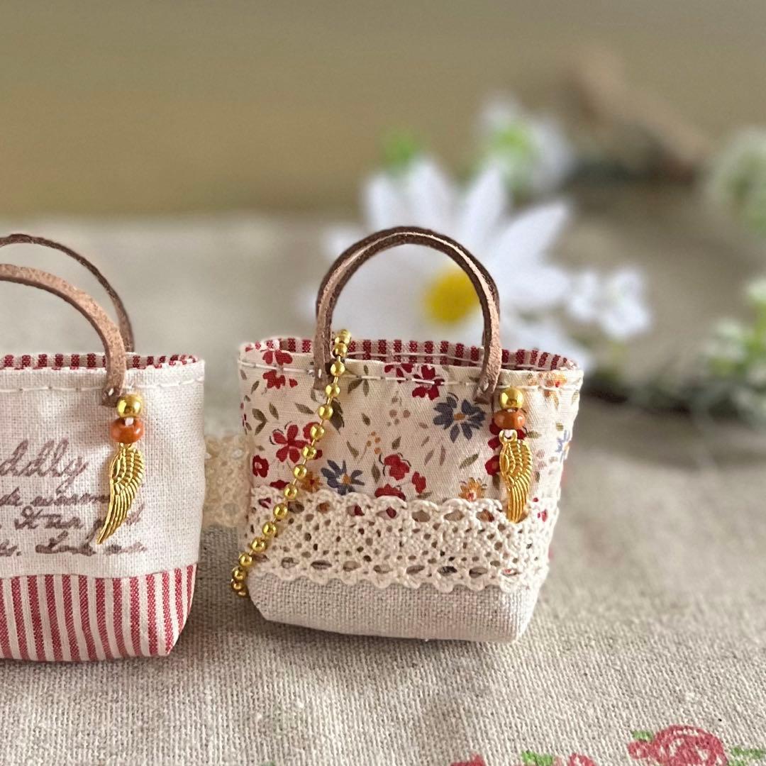 2402-4 ミニチュアトートサシェ 香り袋 2個組 赤い小花 ストライプ 切替