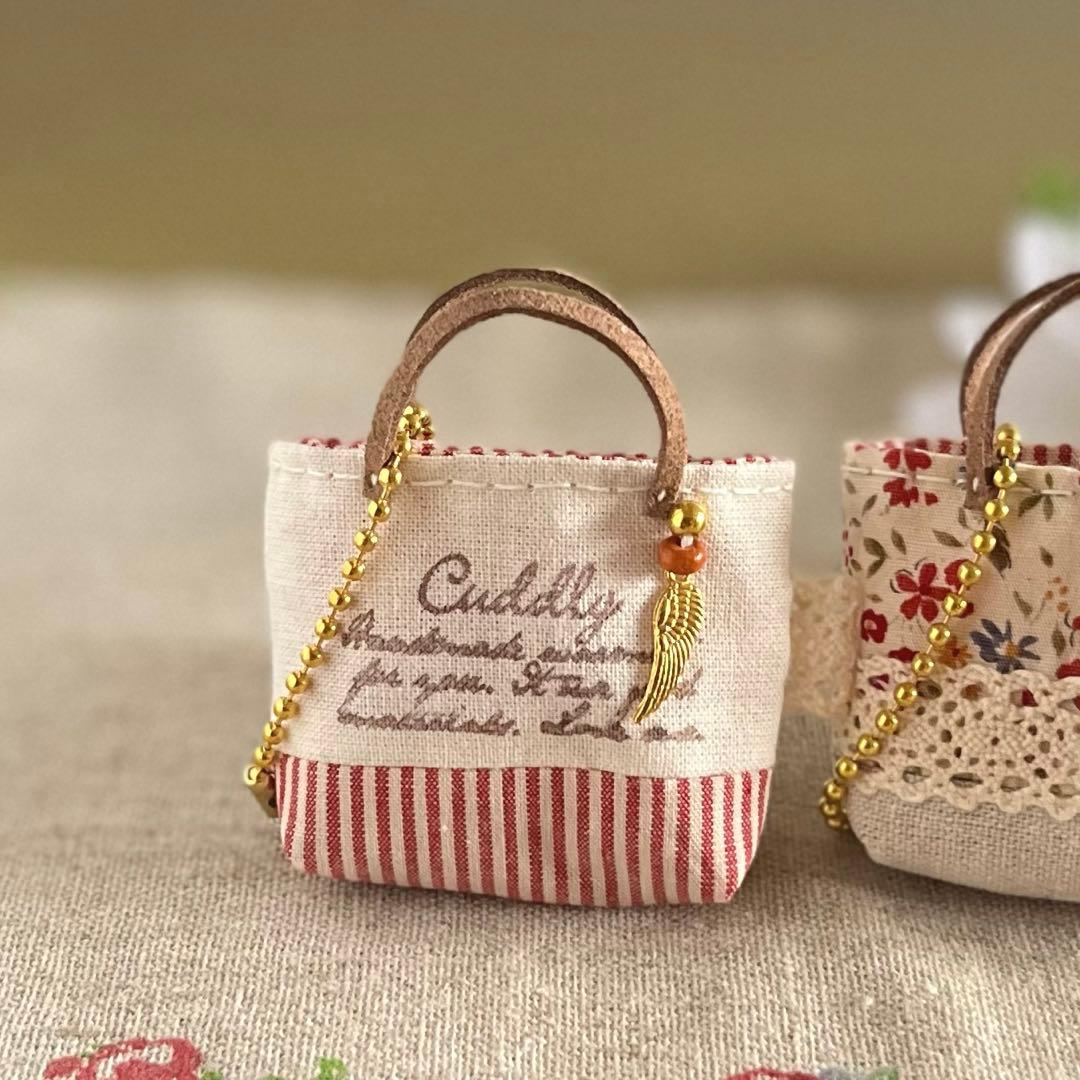 2402-4 ミニチュアトートサシェ 香り袋 2個組 赤い小花 ストライプ 切替