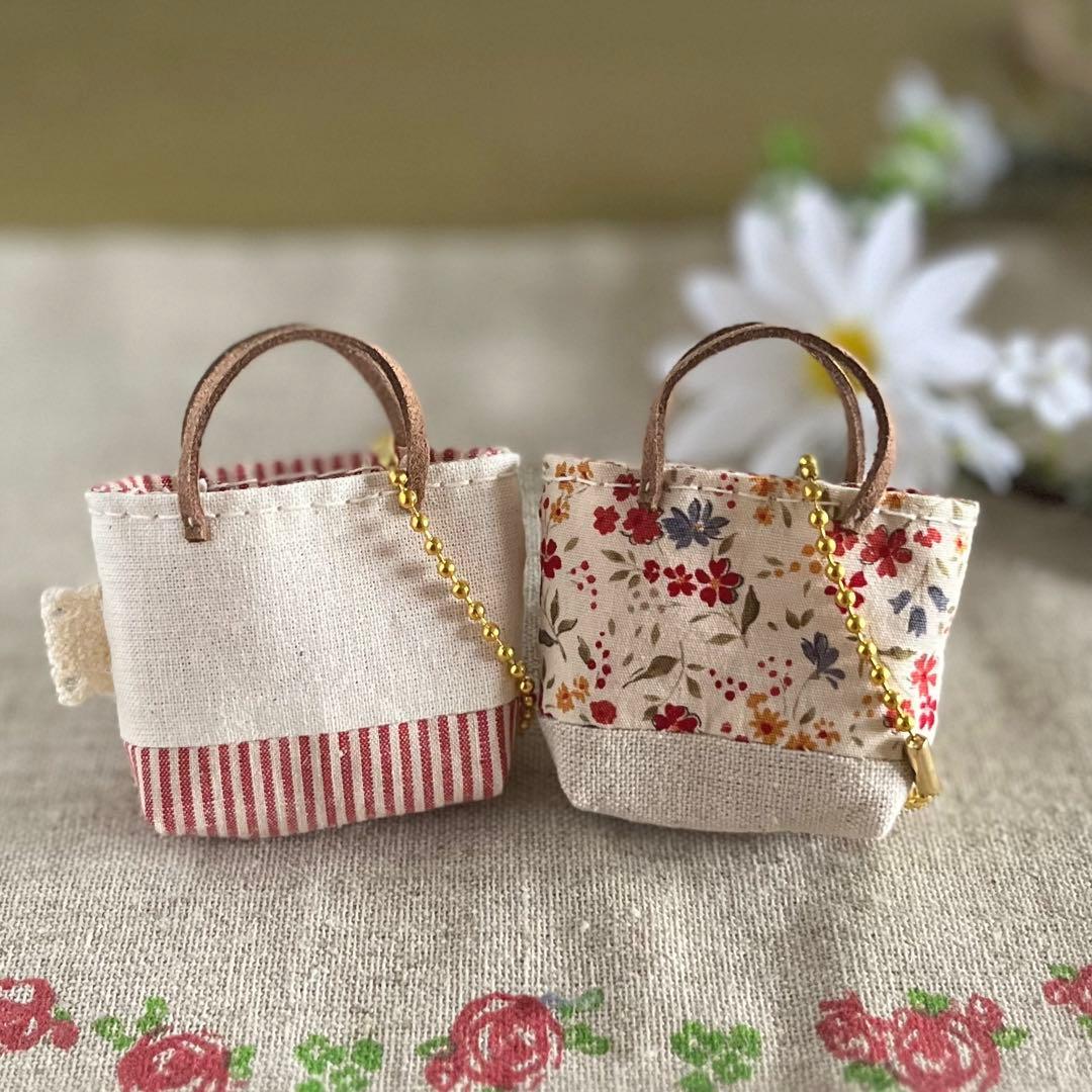 2402-4 ミニチュアトートサシェ 香り袋 2個組 赤い小花 ストライプ 切替