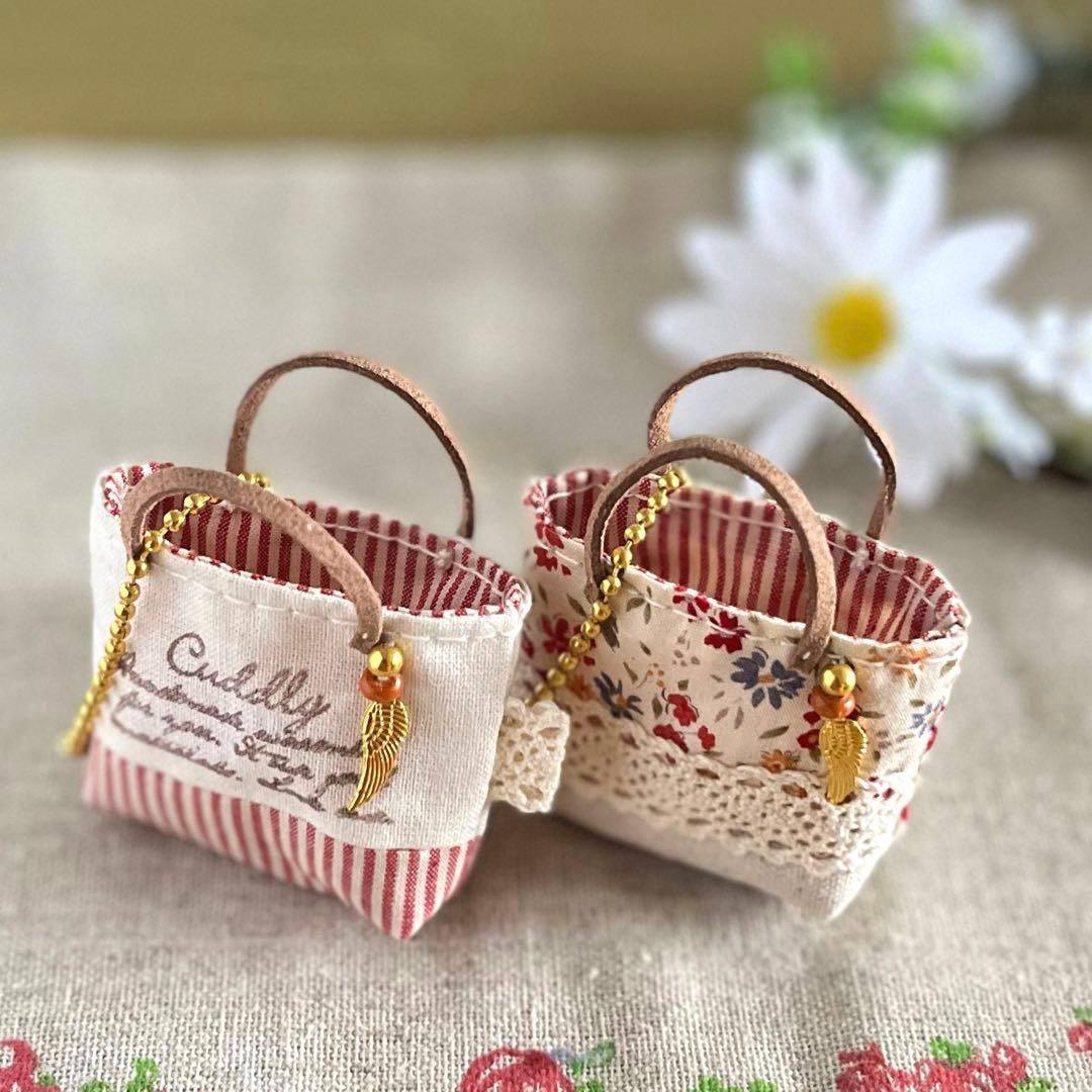 2402-4 ミニチュアトートサシェ 香り袋 2個組 赤い小花 ストライプ 切替