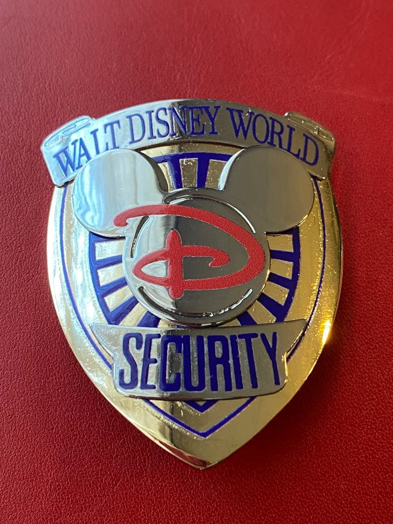 個人装備 Walt Disney World Security Badge s-l1200.jpg