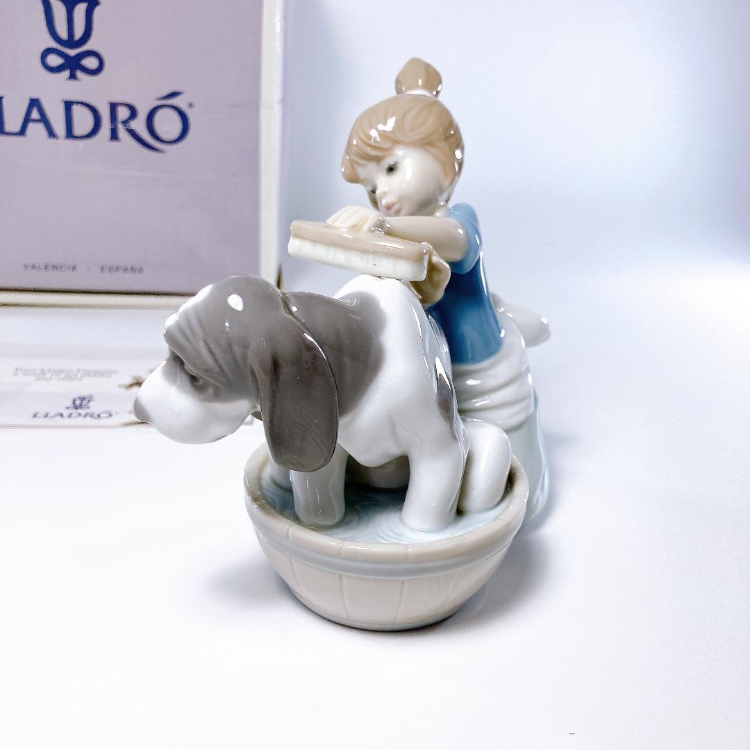 LLADRO リヤドロ きれいにしましょうね 少女・犬　05455|2616|☆