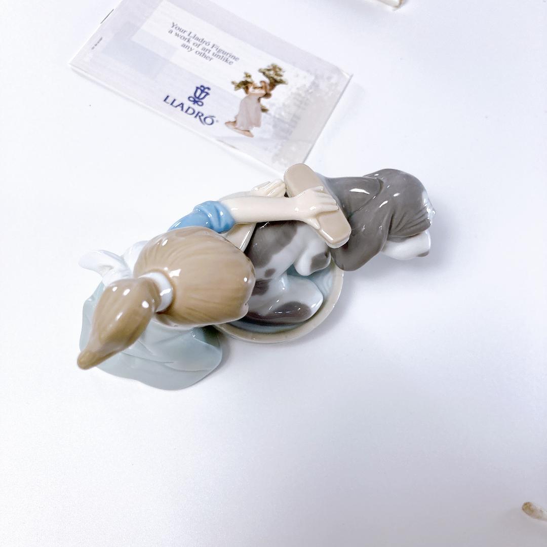 LLADRO リヤドロ きれいにしましょうね 少女・犬　05455|2616|☆