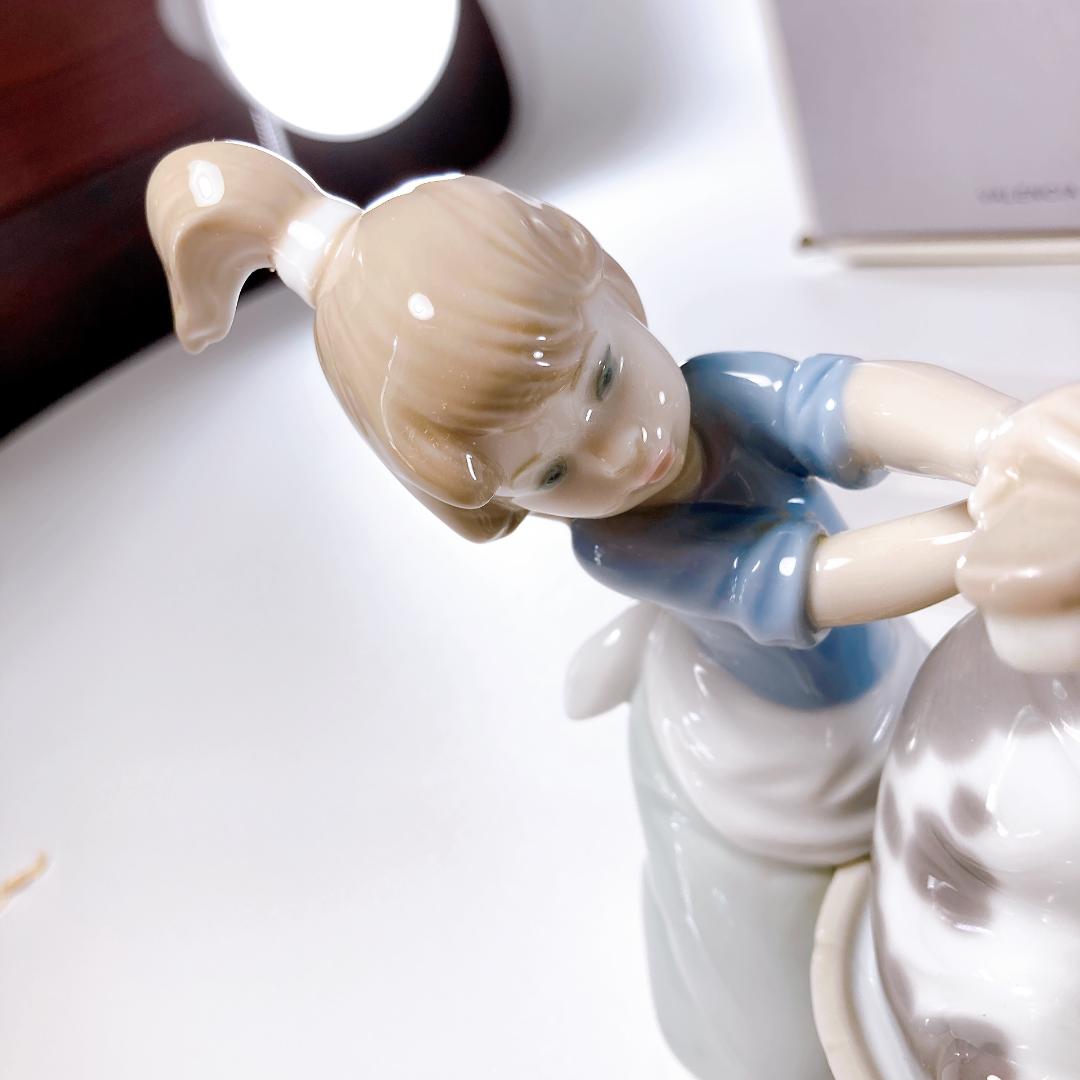 LLADRO リヤドロ きれいにしましょうね 少女・犬　05455|2616|☆