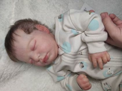 リボーンドール　可愛い幼いお顔