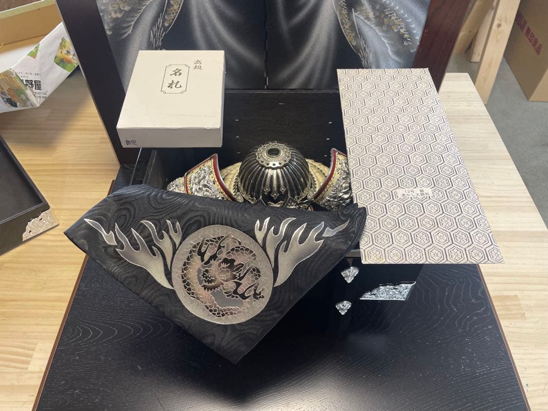 豪華な五月人形 兜飾り 龍屏風 弓太刀セット