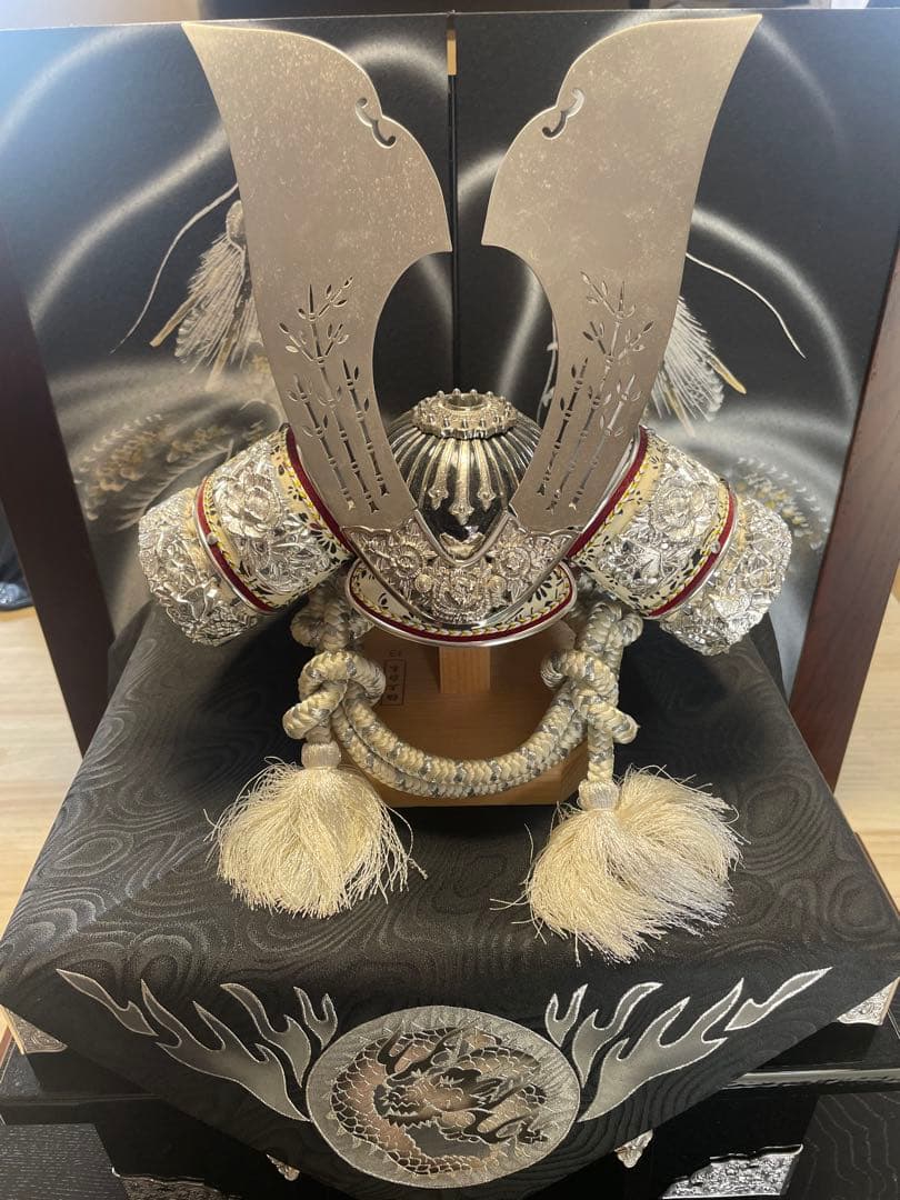 豪華な五月人形 兜飾り 龍屏風 弓太刀セット