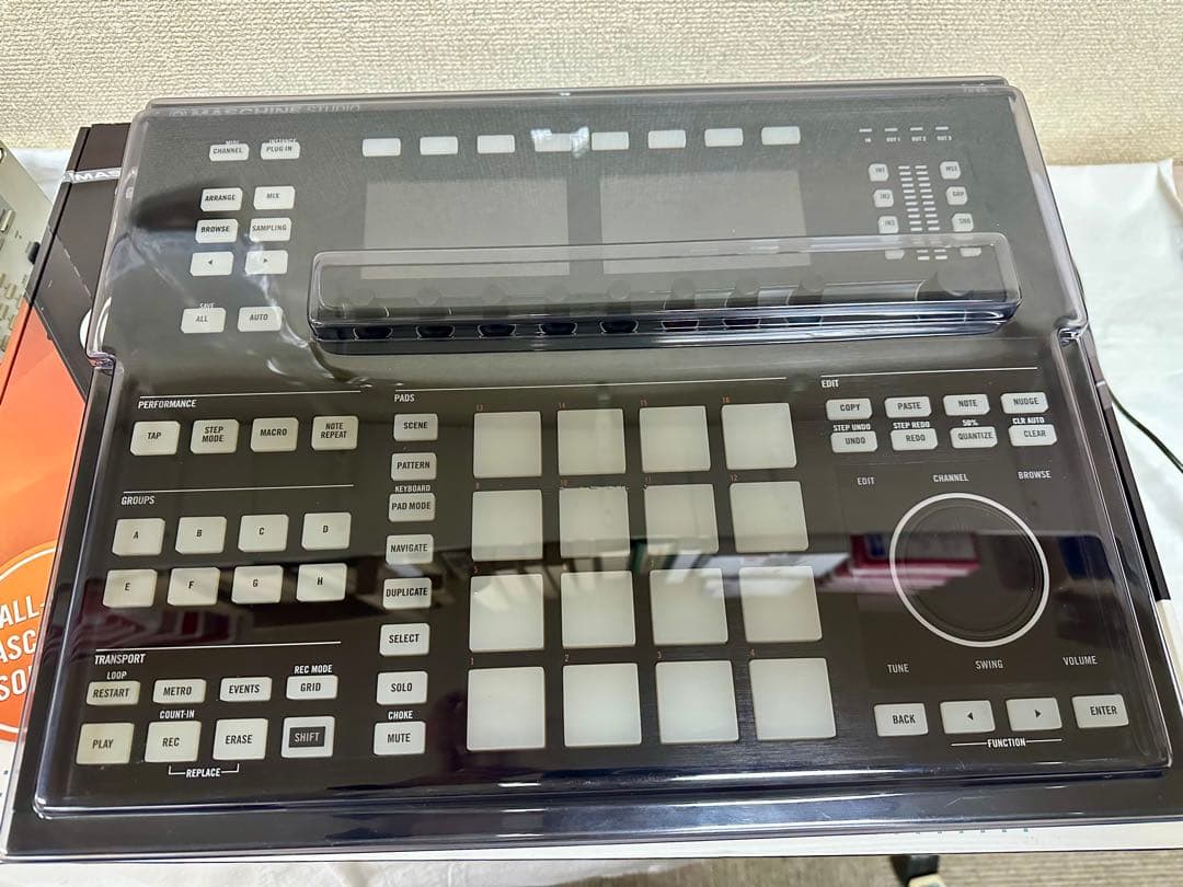 Native Instruments MASCHINE STUDIO サンプラー