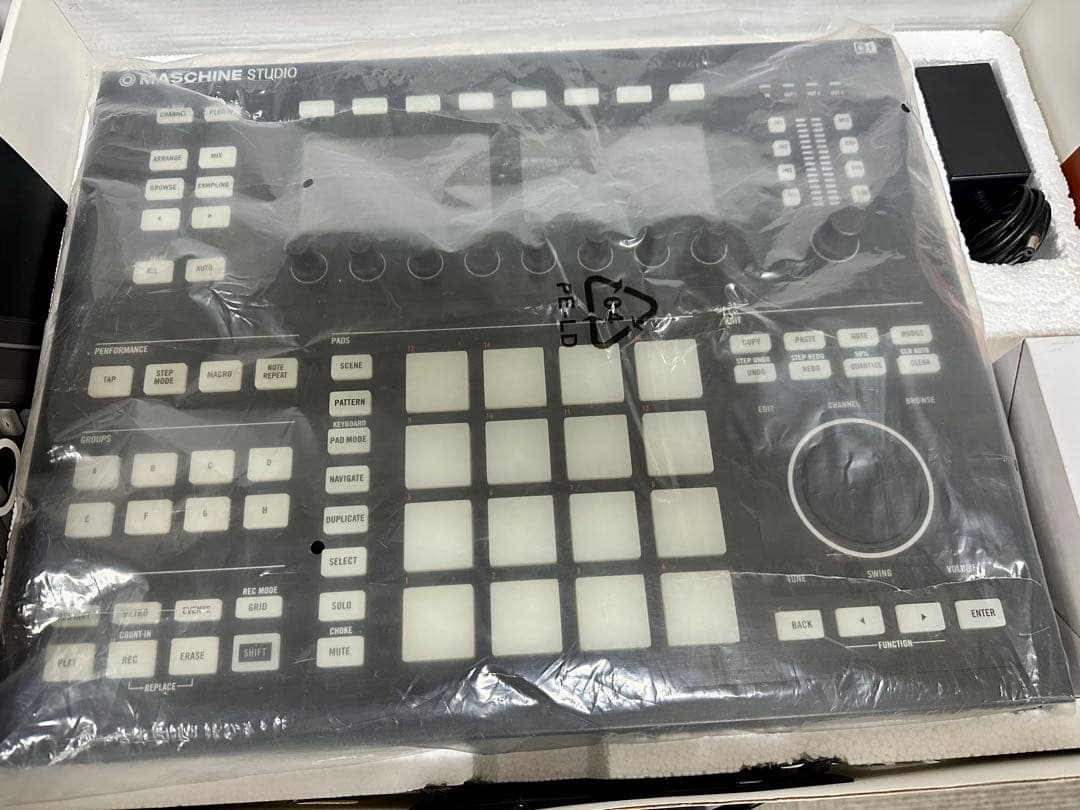 Native Instruments MASCHINE STUDIO サンプラー