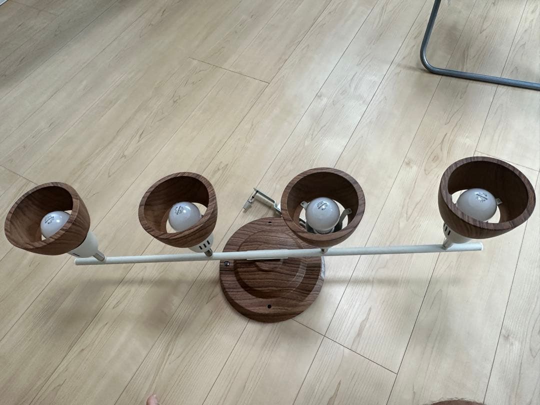 1/13早い者勝ち！大幅値引き！木製4灯スポットライト（電球付き）