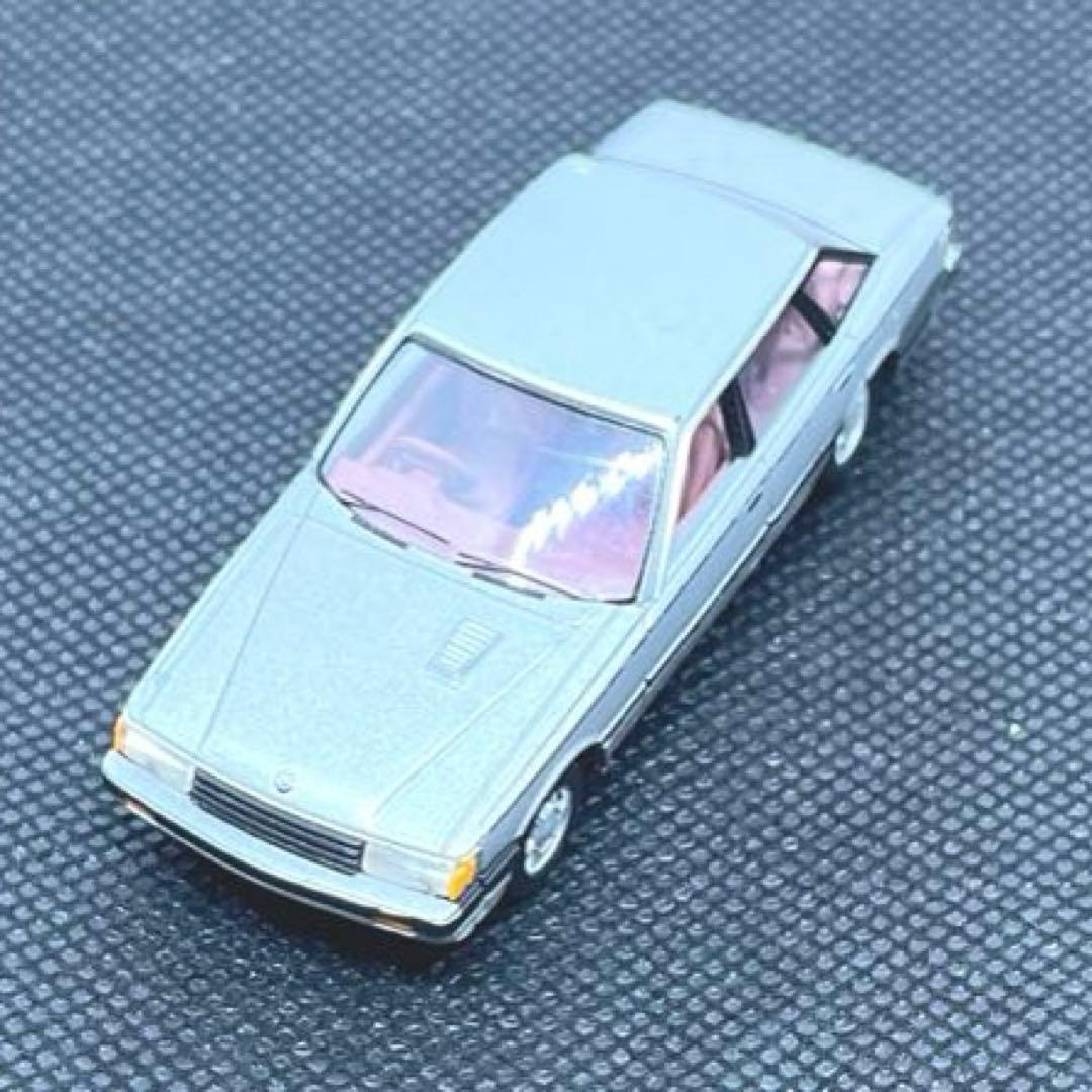 トミカリミテッド ヴィンテージネオ 日産レパード 東宝名車座 No.3