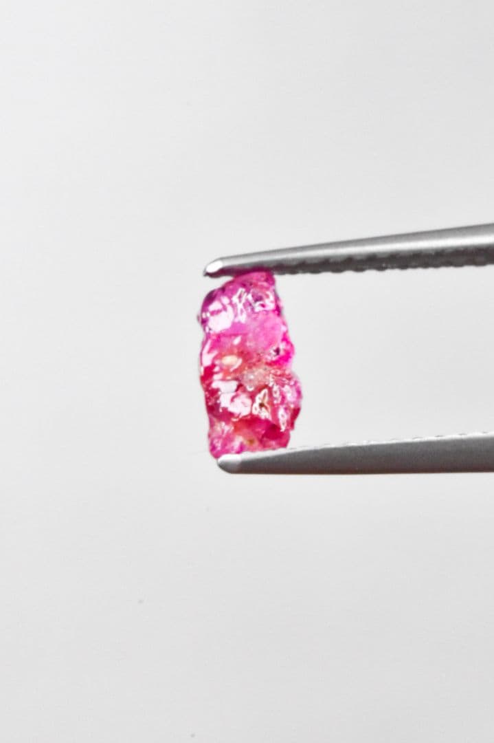 ミャンマーモゴック産 ルビー原石01