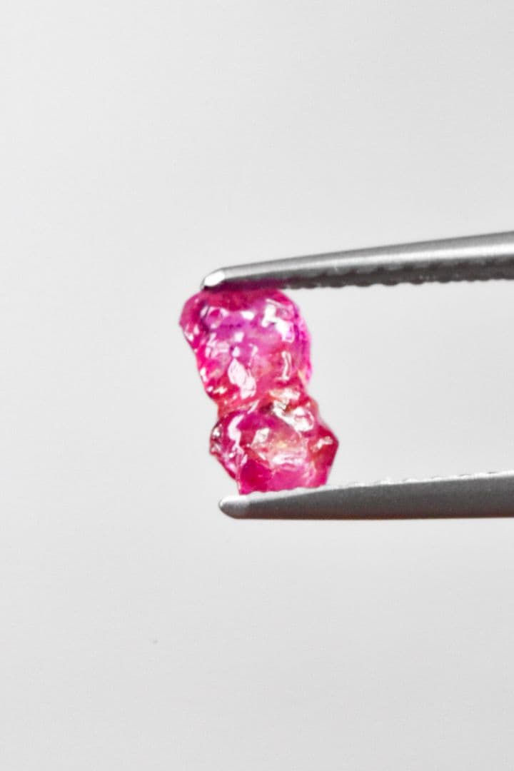 ミャンマーモゴック産 ルビー原石01