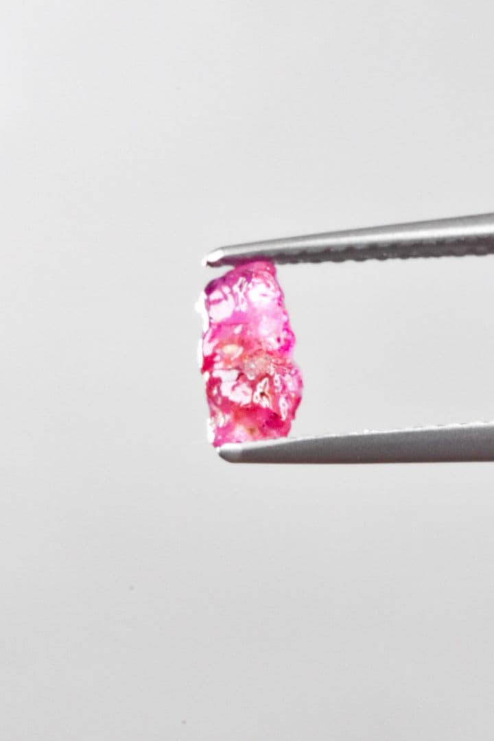 ミャンマーモゴック産 ルビー原石01