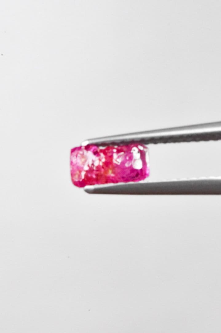 ミャンマーモゴック産 ルビー原石01