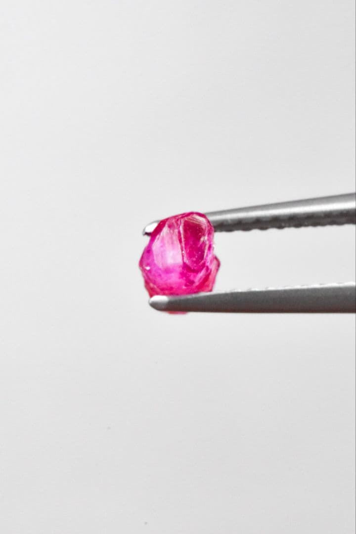 ミャンマーモゴック産 ルビー原石01