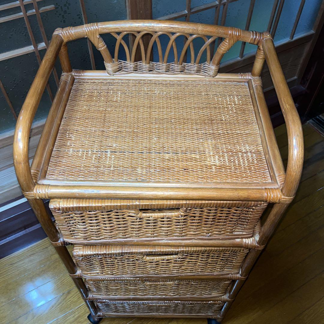 アンティーク　ラタン4段チェスト　キャスター付