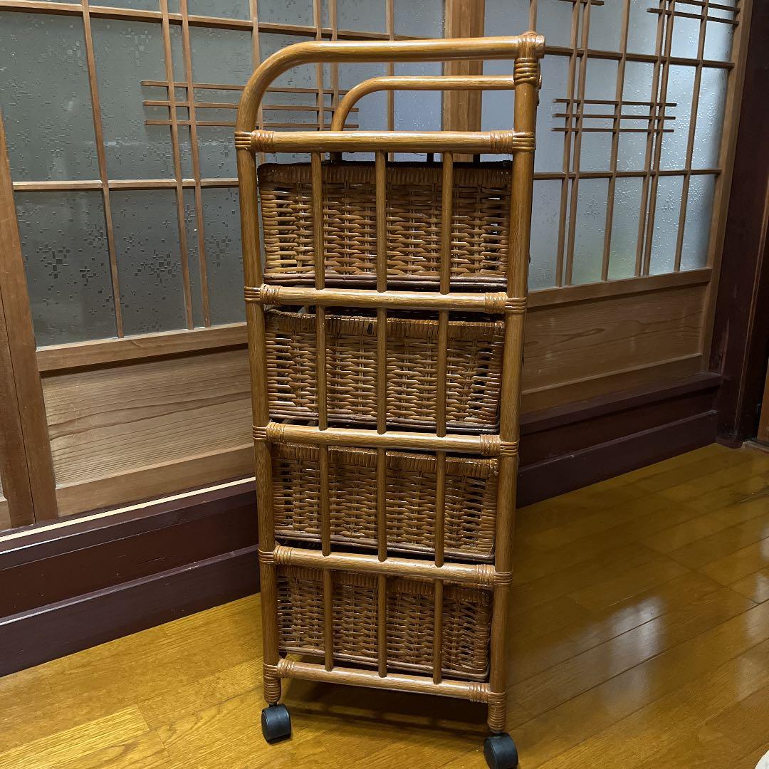 アンティーク　ラタン4段チェスト　キャスター付