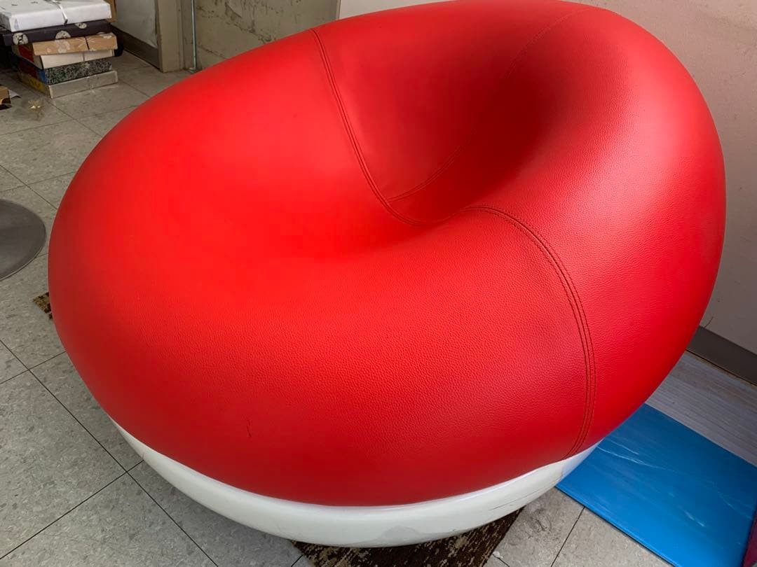 赤白丸型ソファ　エーロ・アールニオ　ボールチェア