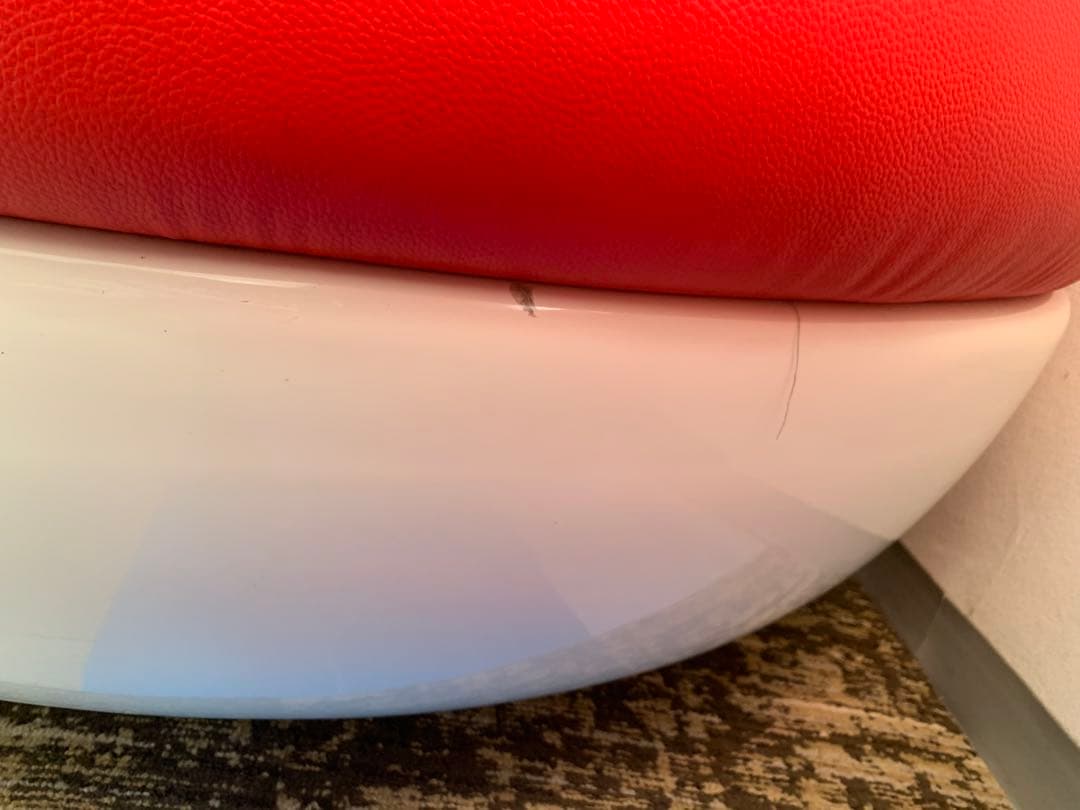 赤白丸型ソファ　エーロ・アールニオ　ボールチェア