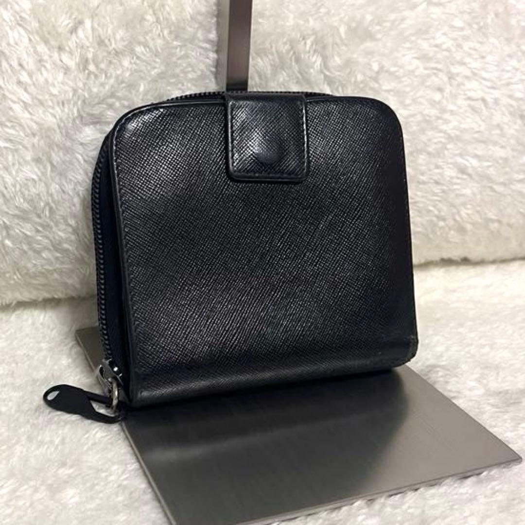 プラダ財布　二つ折り　サフィアーノレザー　三角ロゴ　ジップ