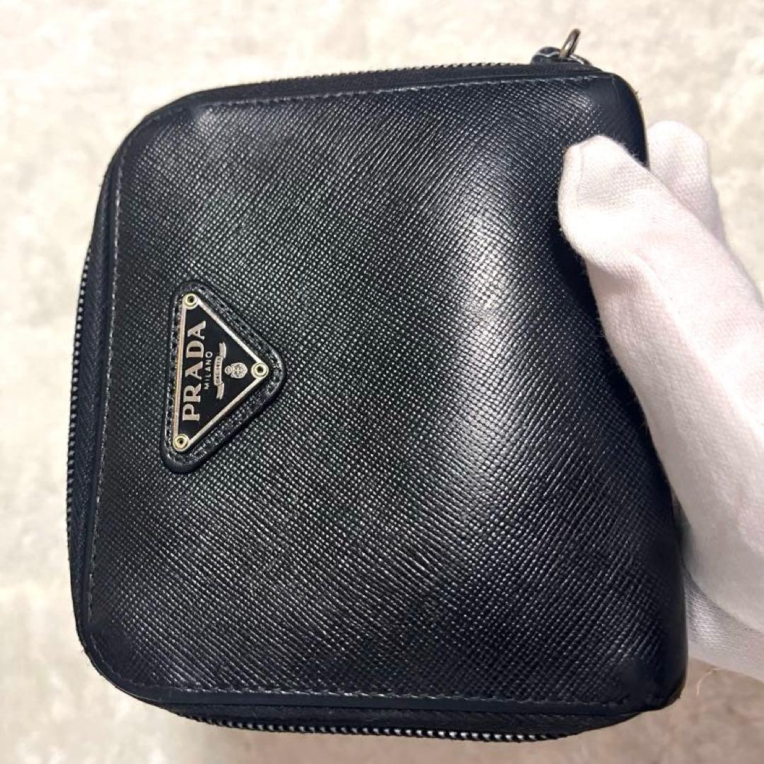 プラダ財布　二つ折り　サフィアーノレザー　三角ロゴ　ジップ