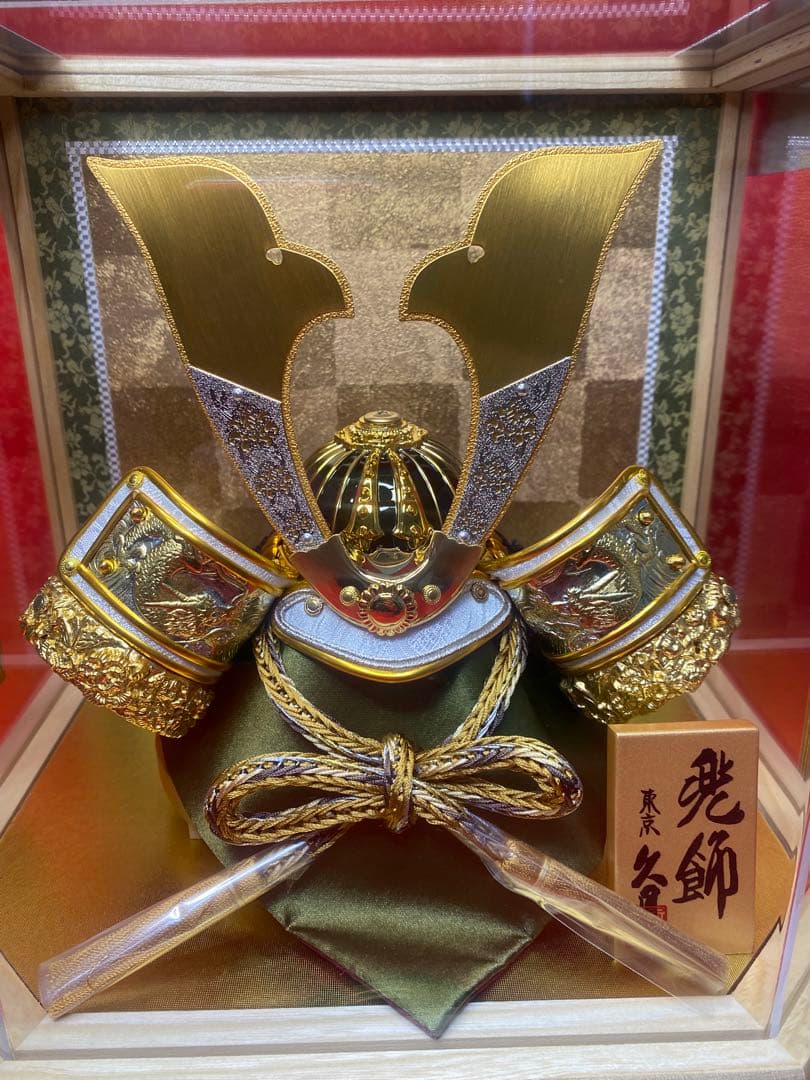 東京久月　五月人形　家紋付き兜飾り　白木六角形クリルケース入・コンパクトサイズ